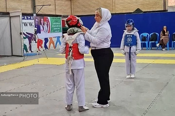 معرفی نفرات برتر دختران تکواندو قم