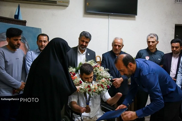 مدالی که رنگ ایثار گرفت