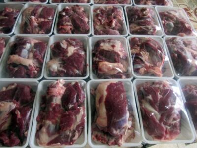 ۲ تن گوشت قربانی بین مددجویان قمی توزیع شد