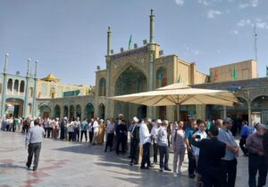 صفهای طولانی مردم قم درحرم حضرت معصومه/آغاز زندگی مشترک با شرکت درانتخابات