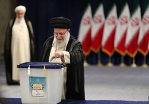 رهبر انقلاب رأی خود را به صندوق انداختند
