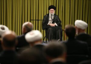 رهبر انقلاب: قضات به قوانین داخلی استناد کنند