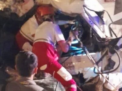 تصادف دو کامیون در محور قم به گرمسار، یک نفر را به کام مرگ کشاند