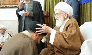 مراسم عمامه گذاری جمعی از طلاب حوزه علمیه در مسجدجمکران برگزار شد