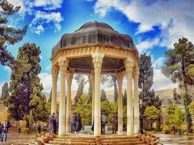 حافظ، شاعری بر بلندای برج هویت ایرانی و اسلامی