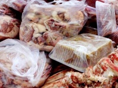 یک تن خمیر مرغ غیرمجاز در قم ضبط و معدوم شد