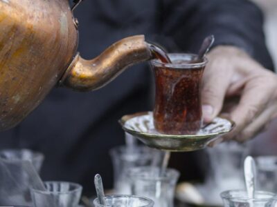 استقرار ۳۰ موکب پذیرایی از زائران در حرم حضرت معصومه(س)