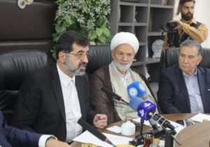 استاندار قم: پشتیبان صادرکنندگان و واردکنندگان هستیم