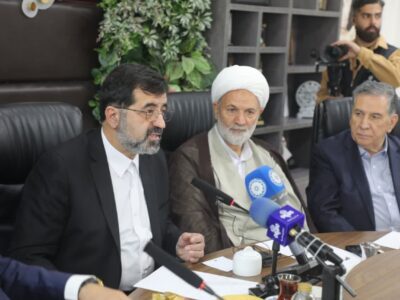 استاندار قم: پشتیبان صادرکنندگان و واردکنندگان هستیم