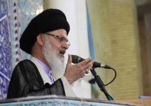 امام جمعه قم: قانون حاکم بر فضای مجازی نظاممند شود