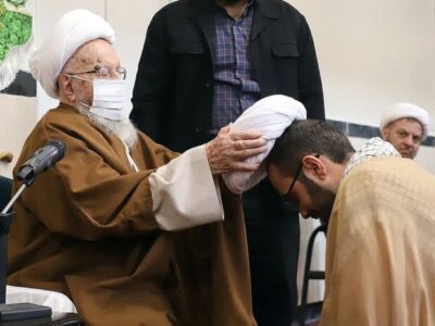 مراسم عمامه گذاری طلاب در قم برگزار شد