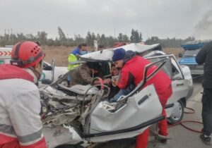 توسط نجاتگران پایگاه امداد و نجات سلفچگان: راننده پراید رهاسازی شد