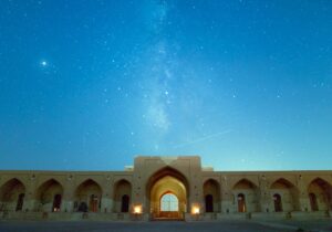 کاروانسرای دیر گچین قم، مادر کاروانسراهای ایران