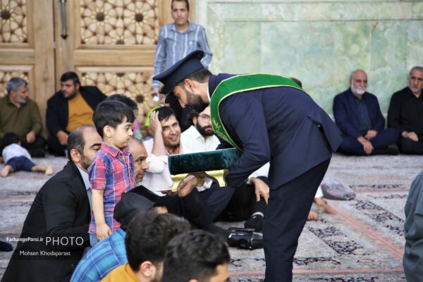 خبرنگاران قم در آیین غبارروبی حرم مطهر بانوی کرامت تجلیل شدند