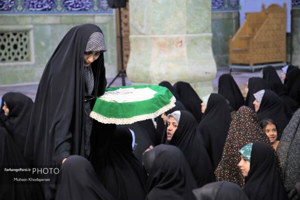 خبرنگاران قم در آیین غبارروبی حرم مطهر بانوی کرامت تجلیل شدند