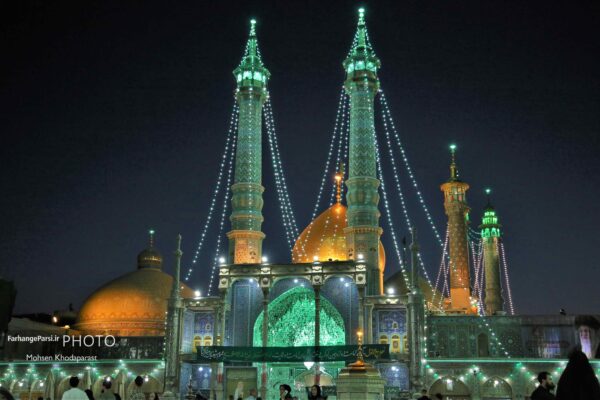 خبرنگاران قم در آیین غبارروبی حرم مطهر بانوی کرامت تجلیل شدند