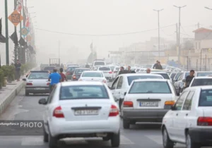 وزش باد و گردوخاک در قم ادامه دارد
